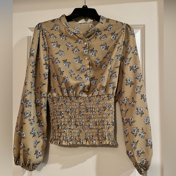 Women’s blouse, size medium but runs small - Picture 1 of 3